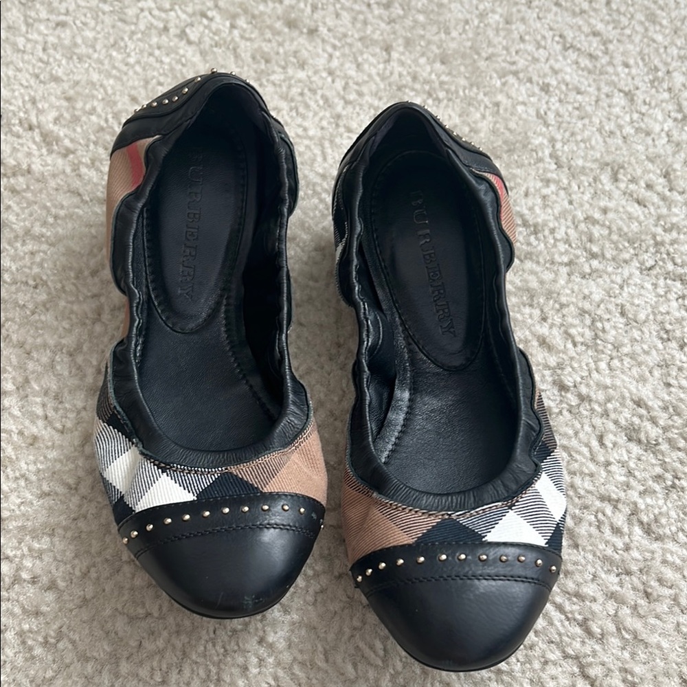 Burberry Women's Ballet Flats size 37. On trend for SS26.